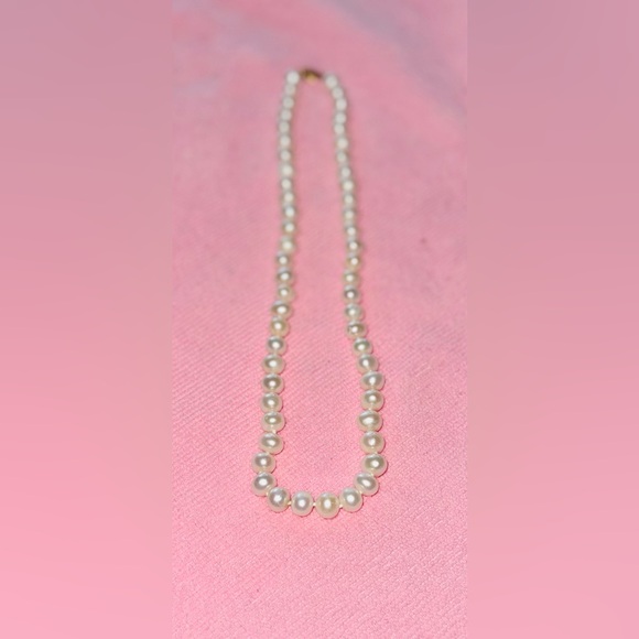 10mm PEARLS VINTAGE white Elegant 8-1/2 in Necklace solid 14kt yellow gold clasp - Picture 3 of 12